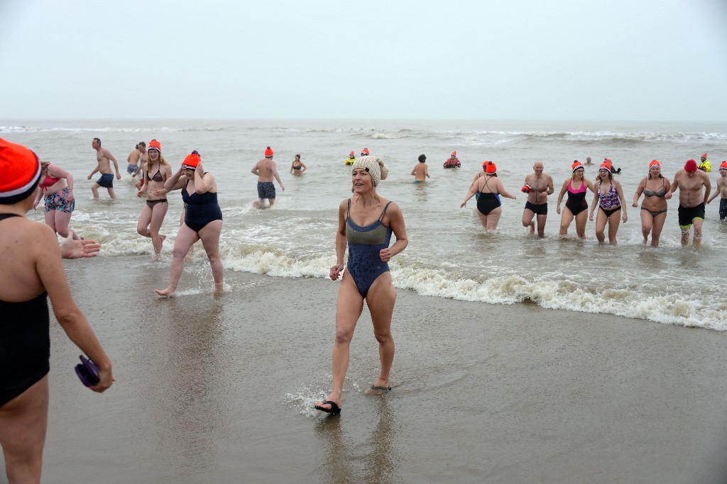 ../Images/Nieuwjaarsduik Noordwijk 2020 106.jpg